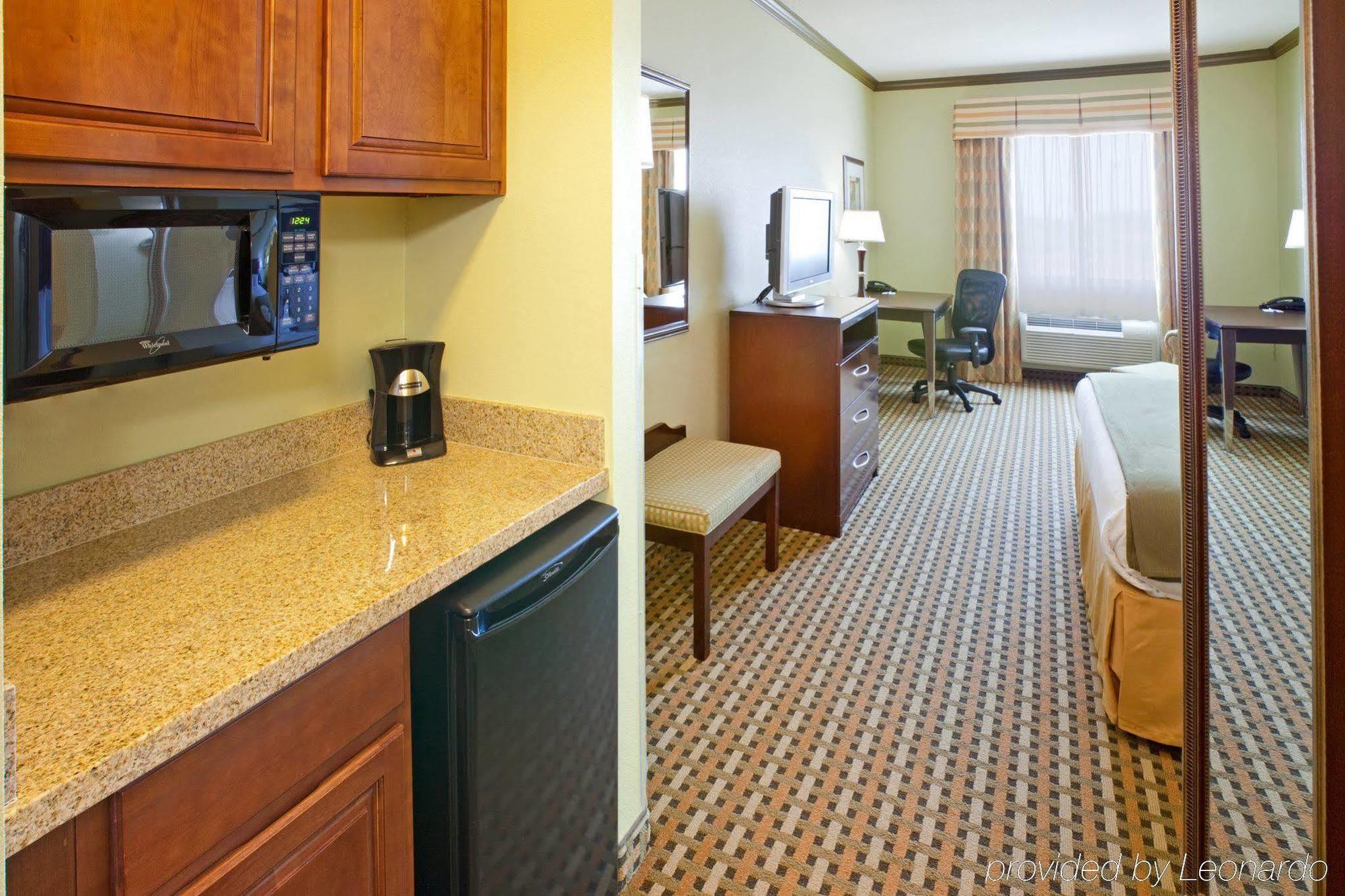 Holiday Inn Express & Suites Fort Worth - Fossil Creek By Ihg Kamer foto